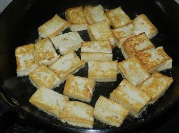 step2: 煎金黃後再翻面，兩面煎好後起鍋