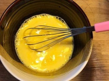 step2: 加入豆漿打發拌勻