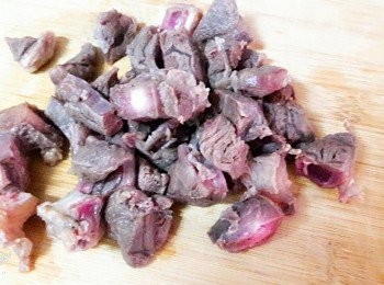 step2: 牛腱先汆燙洗淨後切小塊