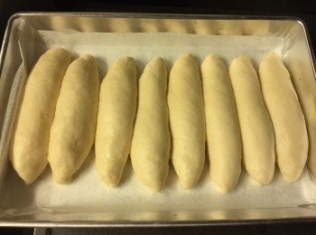 step8: 把麵團放在焗盤內, 用保鮮紙密封, 放入雪櫃進行低溫發酵16小時