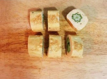 step12: 放到略微降溫後，去頭尾後, 對半切一刀, 並排後再切兩刀, 所以一條切成6塊!