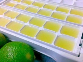 step1: 檸檬洗淨剖半擠出檸檬汁把仔挑掉 ( 有仔的檸檬比較香~檸檬香氣較足 )