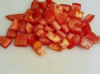 step1: 蕃茄切粒。