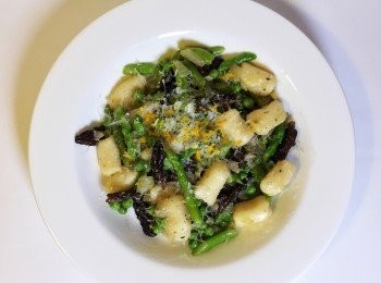 step11: 最後上碟，刨上 Grando Pandano 芝士和少少橙皮，完成。