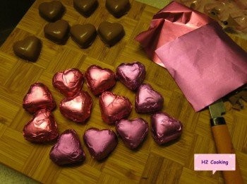 step6: 再用靚靚紙包好, 放入禮物盒