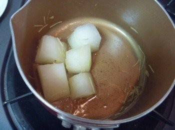 step3: 開鍋蓋,轉中火邊搖鍋子邊加熱煮至收乾即可.