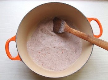 step7: 緊接著，使用濾網將花生和鹽做分離。