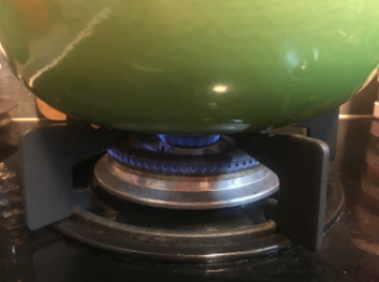 step5: 開細火，慶熱個鑊。（唔洗落油）