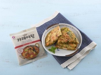 step5: 所有<span class="group_1">食材</span>混合，以平底鍋煎兩面金黃 。