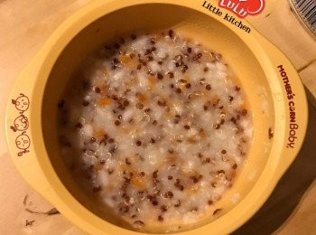 step7: 將三文魚鬆加入爛飯中，反應不錯呢！