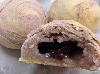 step12: 芋蓉包麻糬饀(要先將饀略雪數分鐘)入爐焗才不易爆餡