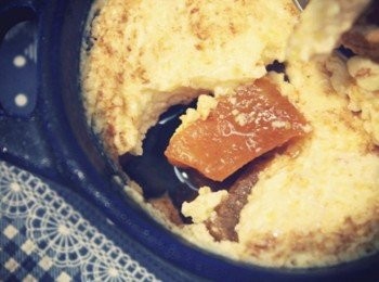 step12: 底下有香濃焦糖液唷~~ 配上本身不會太甜的布丁很剛好呢^^" 焦糖和肉桂都是我的愛呀~~