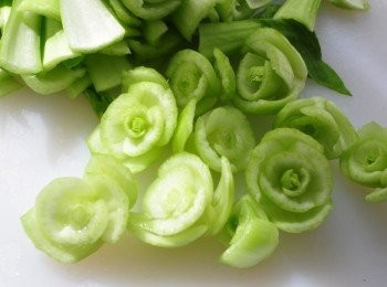 step2: 其他菜身隨意切一段段