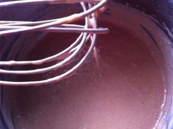 step3: 利用手握打蛋器輕手拌均勻