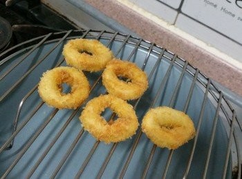 step7: 撈起放在蒸架上一會便可進食。 **建議用日式沙律醬加一點鍊奶調勻伴食。