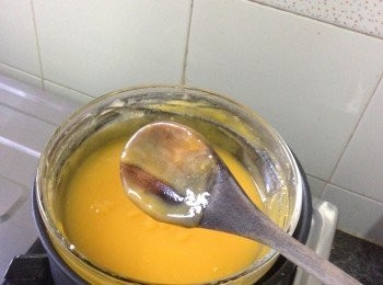 step3: 煮到濃稠便可加入擰檬皮拌及牛油繼續攪拌知道混和為止