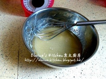 step8: 反轉肉片再放入焗爐繼續焗15分鐘 , 期間將蜜糖加水拌勻成蜜糖水備用