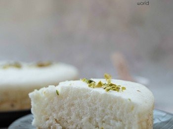 step4: )按上(開始)製,任電飯煲至自煮模式至跳製,通常一般都不會一次全熟完成,
請「再按多一次」 時間因每個電飯煲而有所不同,
用竹籤穿入沒有麵糊沾上便已完成
一次過吃不完可放在保鲜盒內再放回雪柜下層,甚麼時候取出也可以食、
放耐了亦可至微波爐叮一叮又回軟了,大人小朋友也合心意。