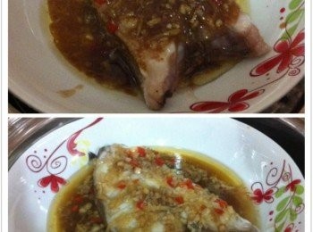 step2: 取出鍋加入1匙食油，把材料A全部加入爆香,然後加入調味料B煮滾，盛起醬汁淋在魚肉身上。