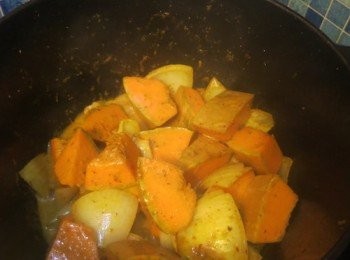 step13: － 下洋蔥、薯仔、南瓜炒勻