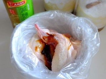 step2: 雞全翼下<span class="group_2">醃料</span>醃最少半小時