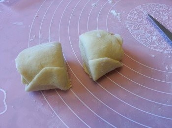 step6: 捲起後用刀在中間切開兩件