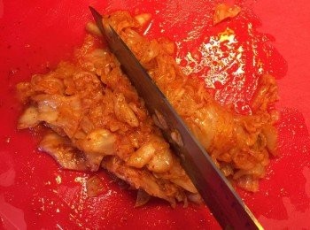 step1: 將韓式泡菜切碎備用