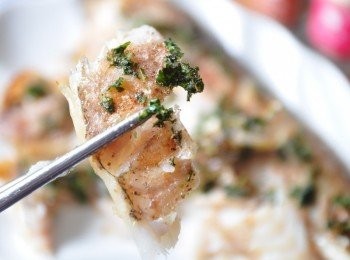 step4: 有微甘的梅粉甜味及巴西利提香，碼頭魚一夜干讓人吃了更具風味喔!