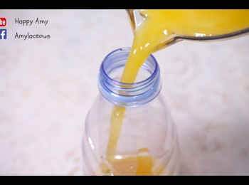 step6: 準備一個清潔的軟身水瓶，倒入橙汁。