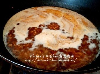 step4: 用中火煮滾後蓋上蓋轉用慢火煮45分鐘