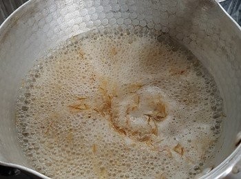 step4: 開爐放入湯煮滾(備用)