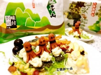 step5: 將孩子喜歡的小豆苗當作是海洋,水果,薯條愛吃什麼就放什麼~通通擺入盤中~最後再放上我們的主角海苔軍艦!!噹噹~~所有的營養都在裡面囉