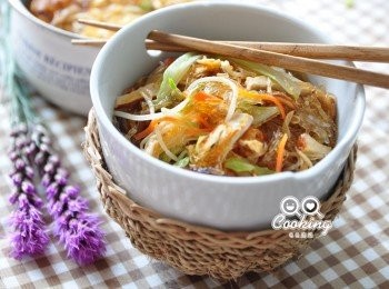 step5: 沒有肉也可以吃的很健康營養，充滿鮮蔬甜的炒冬粉完成囉!