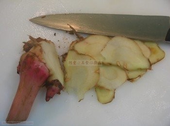 step4: 將藍姜切片，備用。