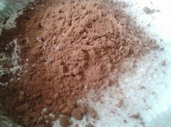 step1: 先將糯米粉，糖，可可粉拌勻