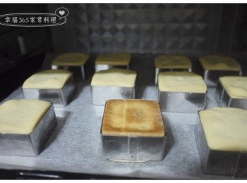 step15: 送入烤箱以上火180℃，下火150℃烤10分鐘，翻面再烤10分鐘即完成。
