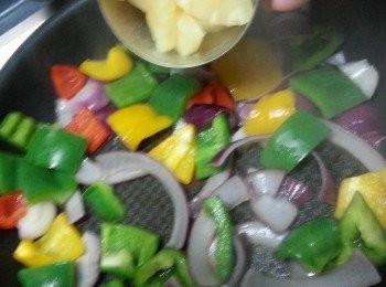 step7: 加入菠蘿炒勻