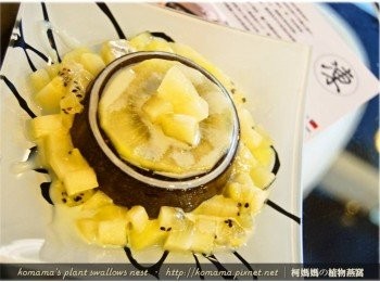 step4: 最後淋上些許的煉乳來增味，一口吃下，多層次的風味，爽口又營養。