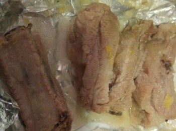 step4: 焗好後排骨需沖去鹽份。