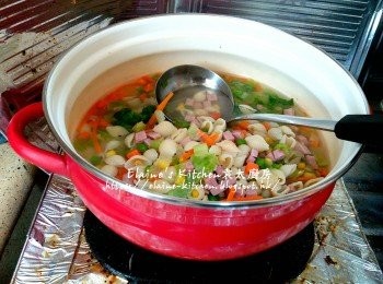 step7: 熄火焗5分鐘 , 盛起貝殼粉及配料後 , 灑上黑胡椒碎即可