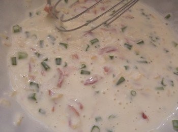 step2: 全部<span class="group_1">食材</span>混合麵糊中攪混。