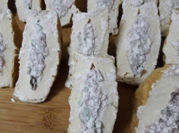 step7: 輕輕沾一層薄薄的麵粉