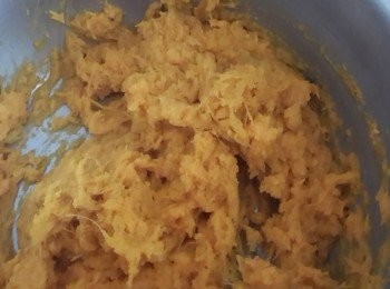 step1: 先將番薯蒸熟壓泥