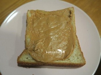 step1: 花生醬依喜好塗抹