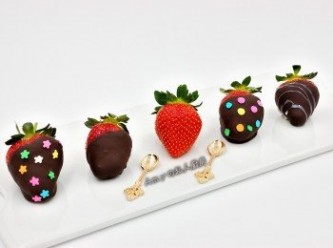 step6: 也可以將草莓巧克力裝飾成個人喜歡的口味。