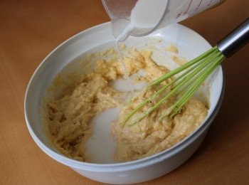 step2: 然後加入牛奶攪拌