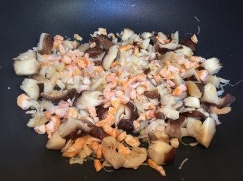 step6: 加入全部調味料 (調至中火)。