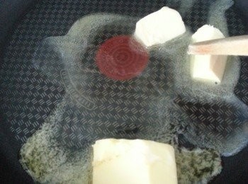 step3: 用慢火將牛油煮溶
