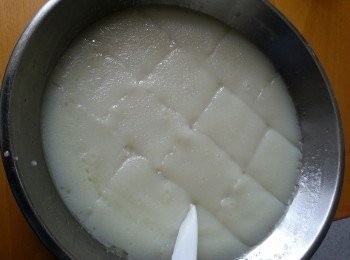 step7: 灘凍後的粉糰用刀仔平均界開相等份數