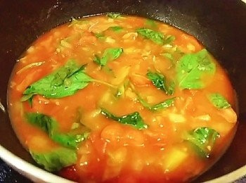 step9: 加入100cc的水 鹽及糖 煨煮成醬汁